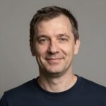 Портрет клиента Дмитрия С., получившего бонусы за регистрацию через Telegram от компании Ред Пикселс