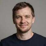 Портрет клиента Игоря М., получившего бонусы за регистрацию через Telegram от компании Ред Пикселс
